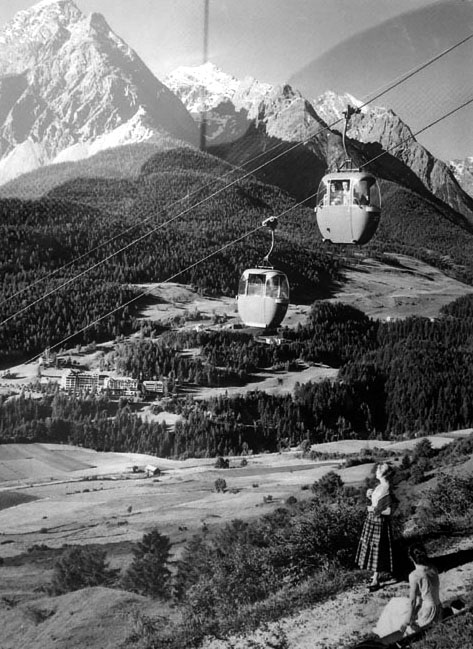 Bild aus einem Schaukasten beim Bahnhof Scuol, identisch mit dem obigen Foto in der "Terra Grischuna" 
