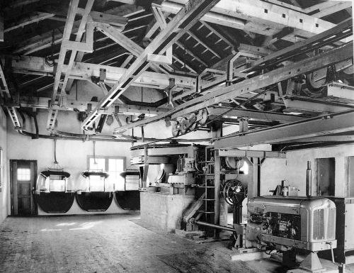 Talstation der Giovanola-Zweiergondelbahn, 1955. Quelle: Jubiläumsschrift Bergbahnen Scuol, 2005
