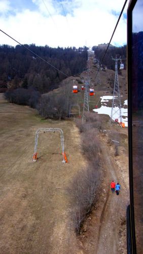Strecke Gondelbahn (die silbrige stand still), Tellerlift Rachögna
