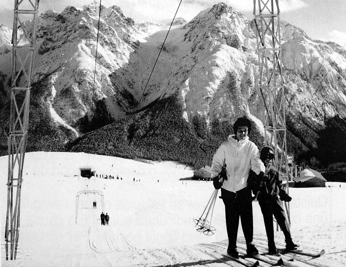 Der erste Skilift auf Motta Naluns, 1958 (Quelle: Jubiläumsschrift Bergbahnen Scuol, 2005). Vermutlich ein bei WSO hergestellter, benzinbetriebener Tebru-Lift, der 1964 ins Tal versetzt wurde, als hier oben ein mit Strom betriebener Lift gebaut wurde.
