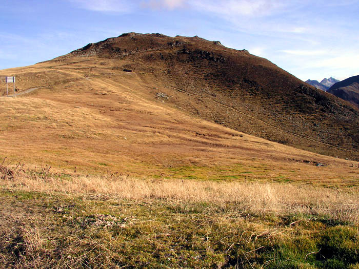 Blick auf die beiden alten Liftstrecken und heutigen Pisten, Calmut (alle Bilder: 22. Oktober 2006)

