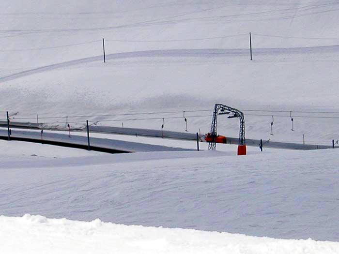 April 2006
