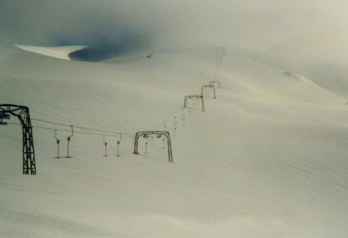 Rekordschnee im Februar 1999: Ein Lift zum Ausgraben...
