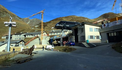 Neubau 10er-Gondelbahn Oberalp-Schneehüenerstock (mehr zu dieser Anlage [url=http://www.jacomet.ch/themen/skilift/album/thumbnails.php?album=375&page=2]hier[/url]
