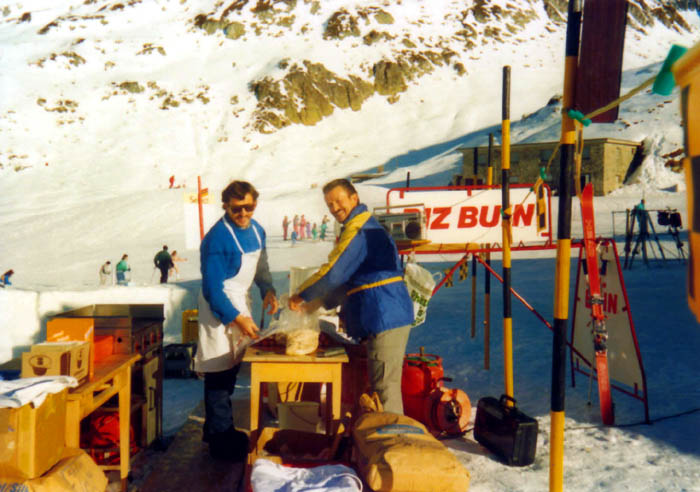 Schneebar Alpsu, Februar 1990 - [url=http://www.jacomet.ch/themen/skilift/album/thumbnails.php?album=158]weitere Bilder des fast schneefreien Winters 89/90 hier[/url]
