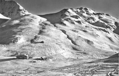 Oberalppass, vermutlich in den 1920er-Jahren (es ist noch keine Bahnlinie sichtbar....?)
