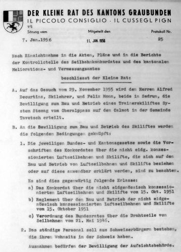 Am 11. Januar 1956 erteilt der Kleine Rat (Regierung) des Kantons Graubünden die Betriebsbewilligung für den "Trainerskilift System Stemag vom Oberalppass auf den Calmot".
