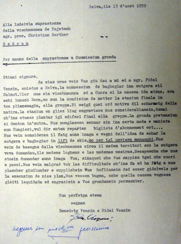 Brief der Venzins an die Gemeinde vom 13.8.1959: Die Bergstation am verlangten Ort würde alles erschweren, weil sie in die Felsen gebaut werden müsste. Das grösste Proble sei aber die geforderte Zusammenarbeit mit Cungieri. Die Idee der Sesselbahn werde fallengelassen, man wolle nun einen Skilift bauen. Trotz den Schwierigkeiten habe man immer noch Spass an der Sache und hoffe, dass die Gemeinde sie weiterhin unterstütze...
