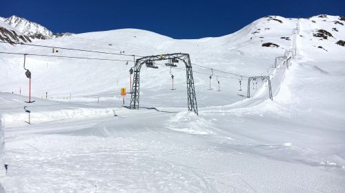 18. März 2016: Die Lift läuft nur noch etwa 2 Wochen! Video einer Fahrt aus Perspektive eines Bügels [url=https://youtu.be/wgaIR9BXU4I ]hier[/url]

