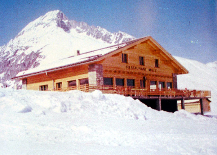 Restaurant Milez, Neubau 1964 (Quelle: Broschüre 25jähriges Jubiläum 1962-1987 Ski- und Sessellifte Sedrun-Rueras AG)
