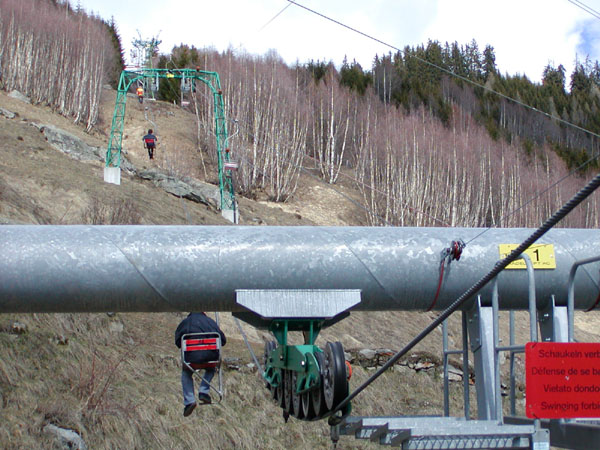 März 2005

