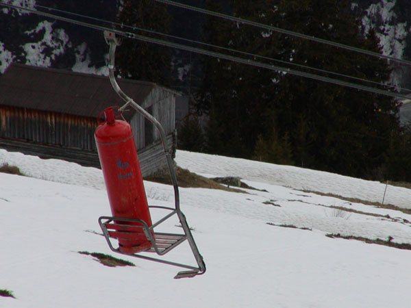 März 2005
