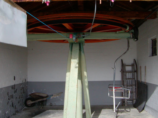 März 2005
