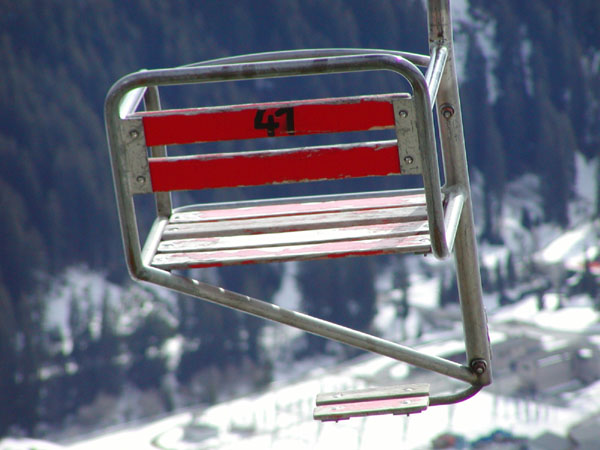 März 2005
