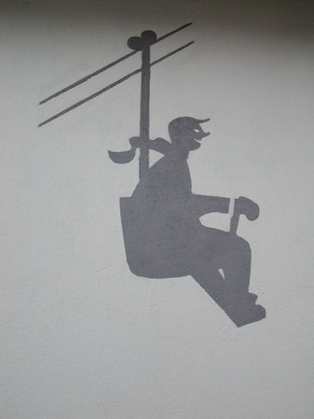 März 2005

