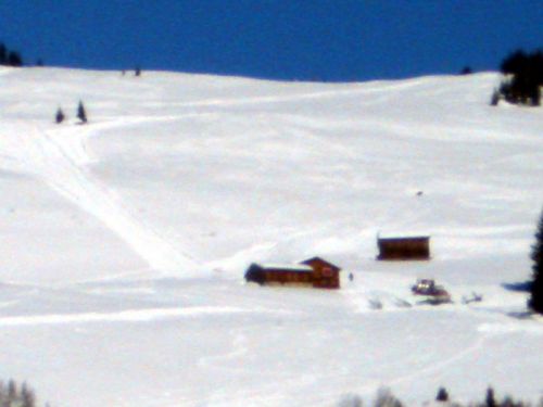 Demontage der Stützen im oberen Streckenbereich, 14. März 2006 - [url=http://www.jacomet.ch/themen/skilift/album/thumbnails.php?album=136]mehr Bilder davon aus der Nähe hier[/url]
