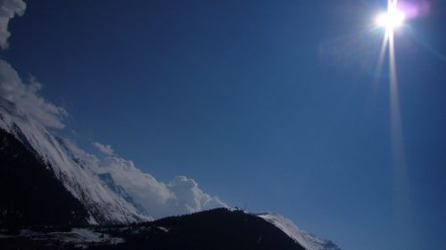 Fast schon Sommer: Im Süden türmen sich erste kleine Gewitter-CBs
