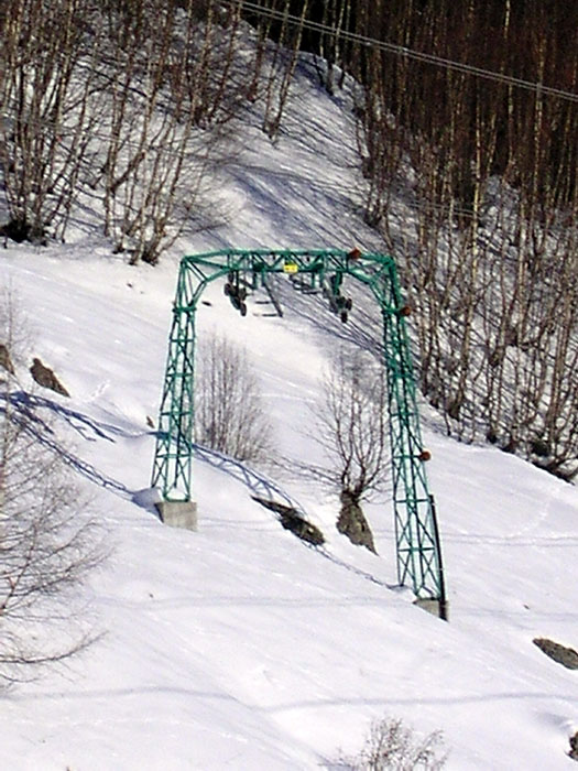 ... und wie alles endete: Seilloser Lift, das letzte Mal vor dem Abriss im Schnee, Januar 2006
