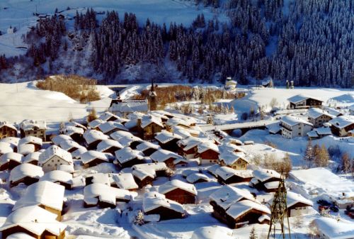 25. Februar 1999: Das tiefverschneite Sedrun
