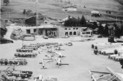 Sommer 1994: Bau der Sesselbahn (Jahresbericht Bergbahnen 1993/94). [url=http://www.jacomet.ch/themen/skilift/album/displayimage.php?pos=-6230]Ein Video vom Bau ist hier abrufbar[/url].
