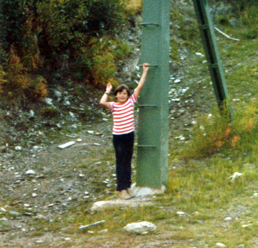 Betreiber dieser Galerie mit [url=http://www.jacomet.ch/themen/skilift/album/displayimage.php?album=5&pos=13]immer noch grauenvoller About-a-Boy-Frisur[/url], Sommer 1981
