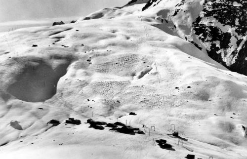 Postkarte "Flugaufnahme Skigebiet Milez bei Sedrun", Flugfoto Werner Friedli, Brüttisellen ZH, Nr. 2809, ca. 1964
