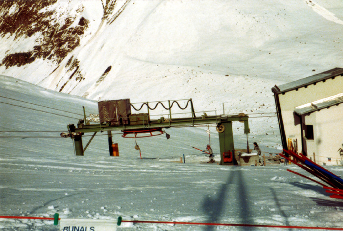 Talstation, Weihnachten 1983 - [url=http://www.jacomet.ch/themen/skilift/album/thumbnails.php?album=70]Ein WMV-Video aus dieser Zeit ist hier abrufbar[/url]
