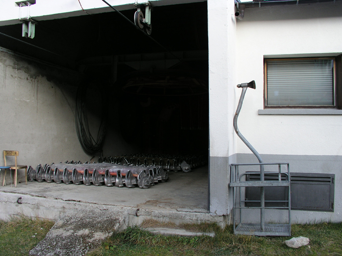 November 2005
