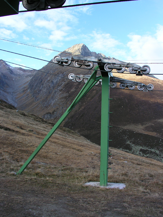 November 2005
