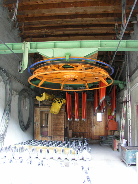 November 2005

