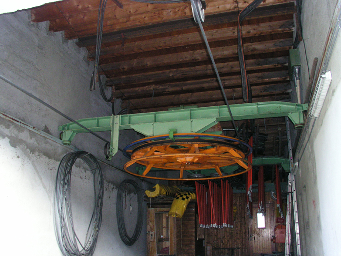 November 2005
