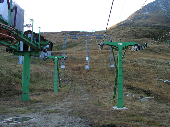 November 2005
