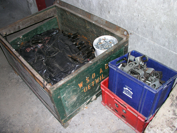 November 2005
