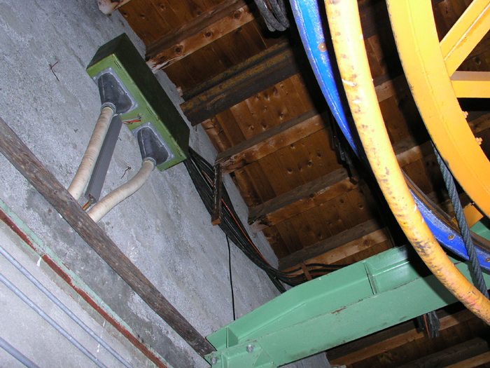 November 2005

