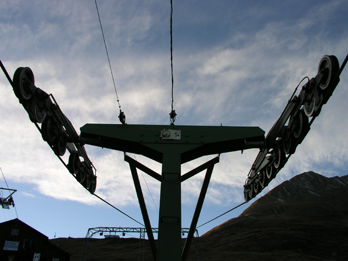 November 2005
