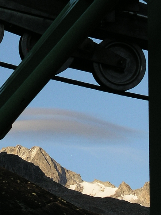 November 2005
