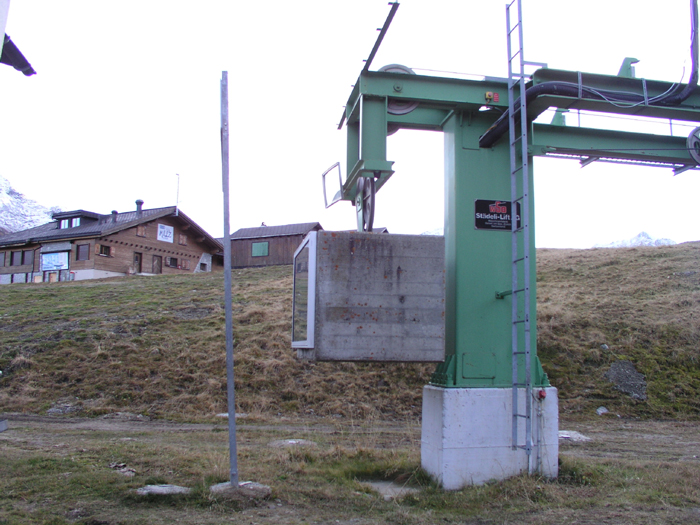 November 2005
