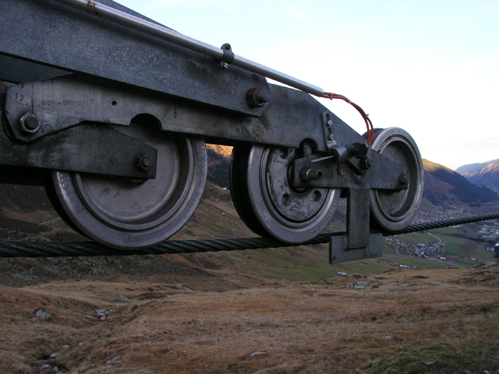 November 2005
