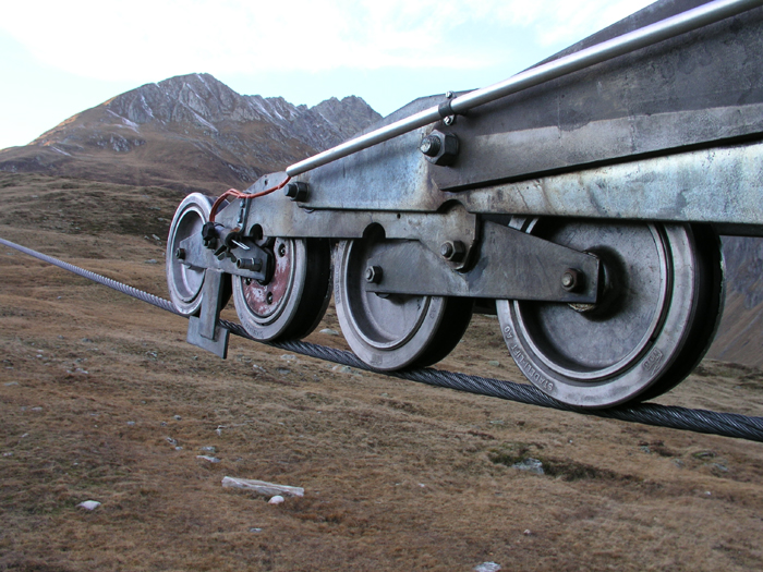 November 2005
