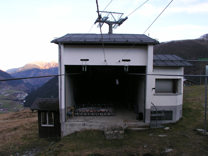 November 2005

