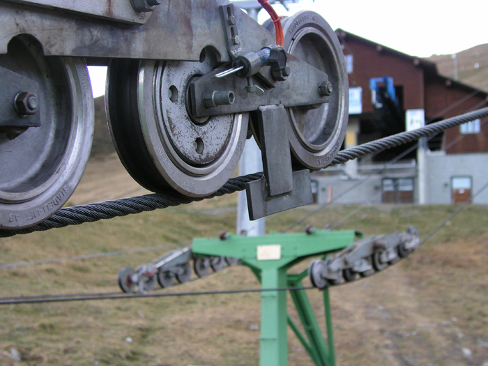 November 2005
