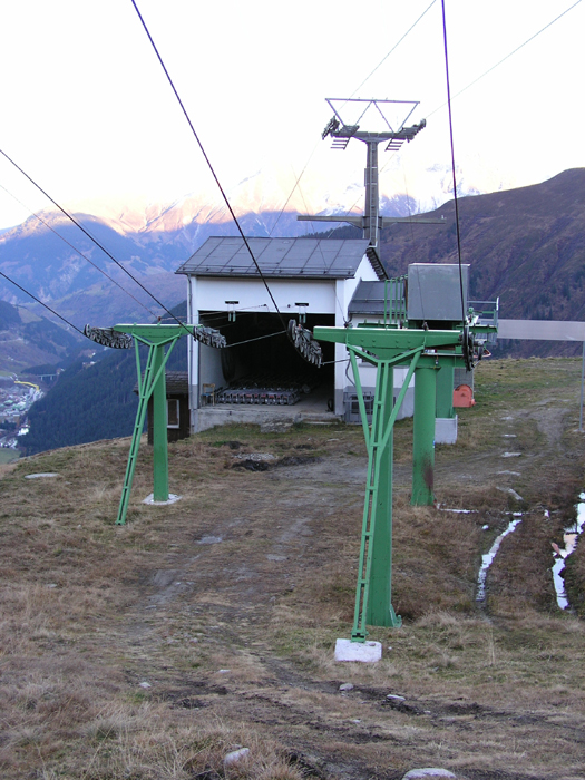 November 2005
