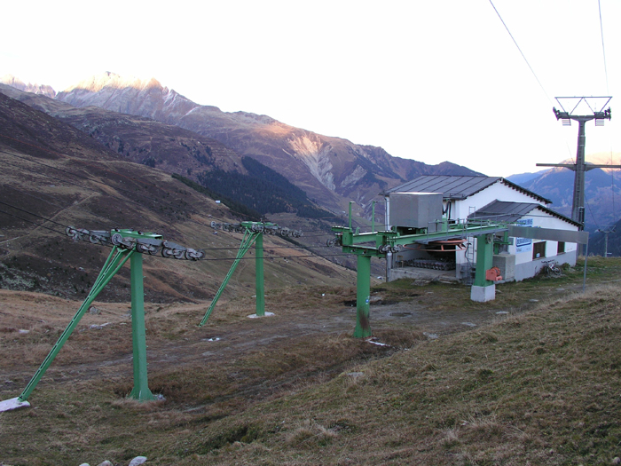 November 2005
