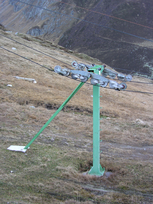 November 2005
