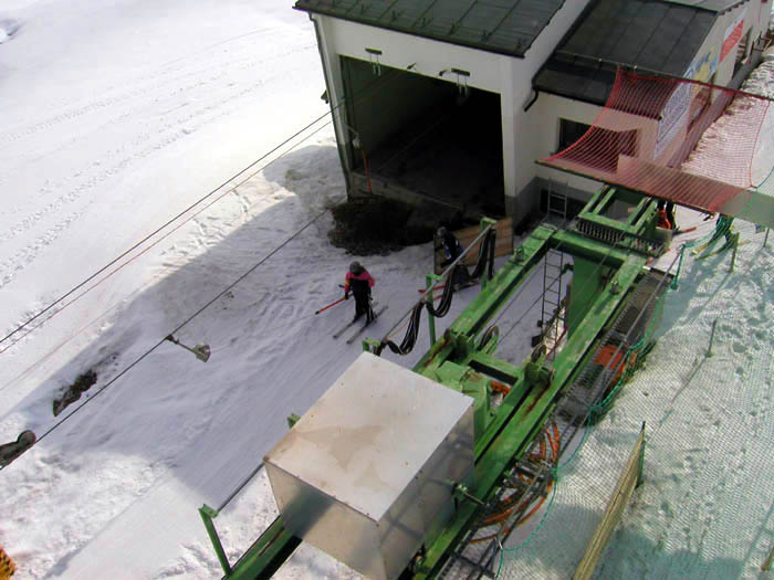 April 2006
