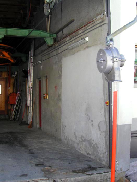 April 2006
