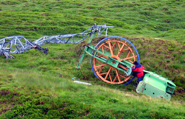 Die Demontage: 7. Juli 2006 - Foto: Bergbahnen Sedrun
