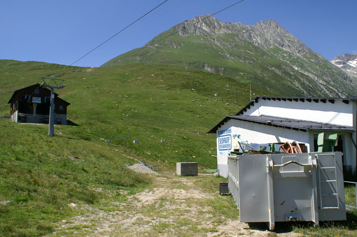 Die Demontage: Milez, 16. Juli 2006 - [url=http://www.jacomet.ch/themen/skilift/album/thumbnails.php?album=28]Bilder vom Bau der Sesselbahn Mulinatsch gibts hier[/url]
