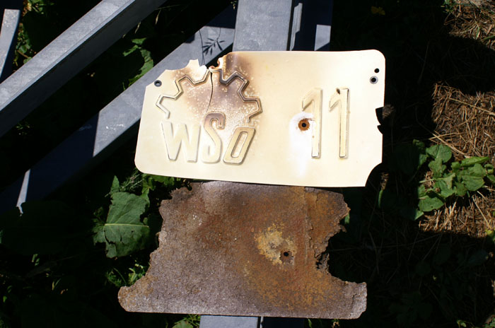 Juli 2006, zweitletzter Mast des rechten Liftes, WSO-Schild von 1962
