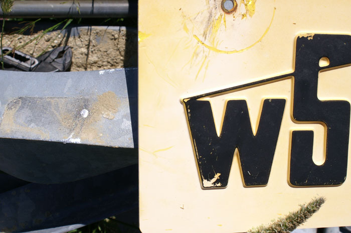 Schild 13 war etwas widerspenstig - wir mussten die Schraube durchsägen...
